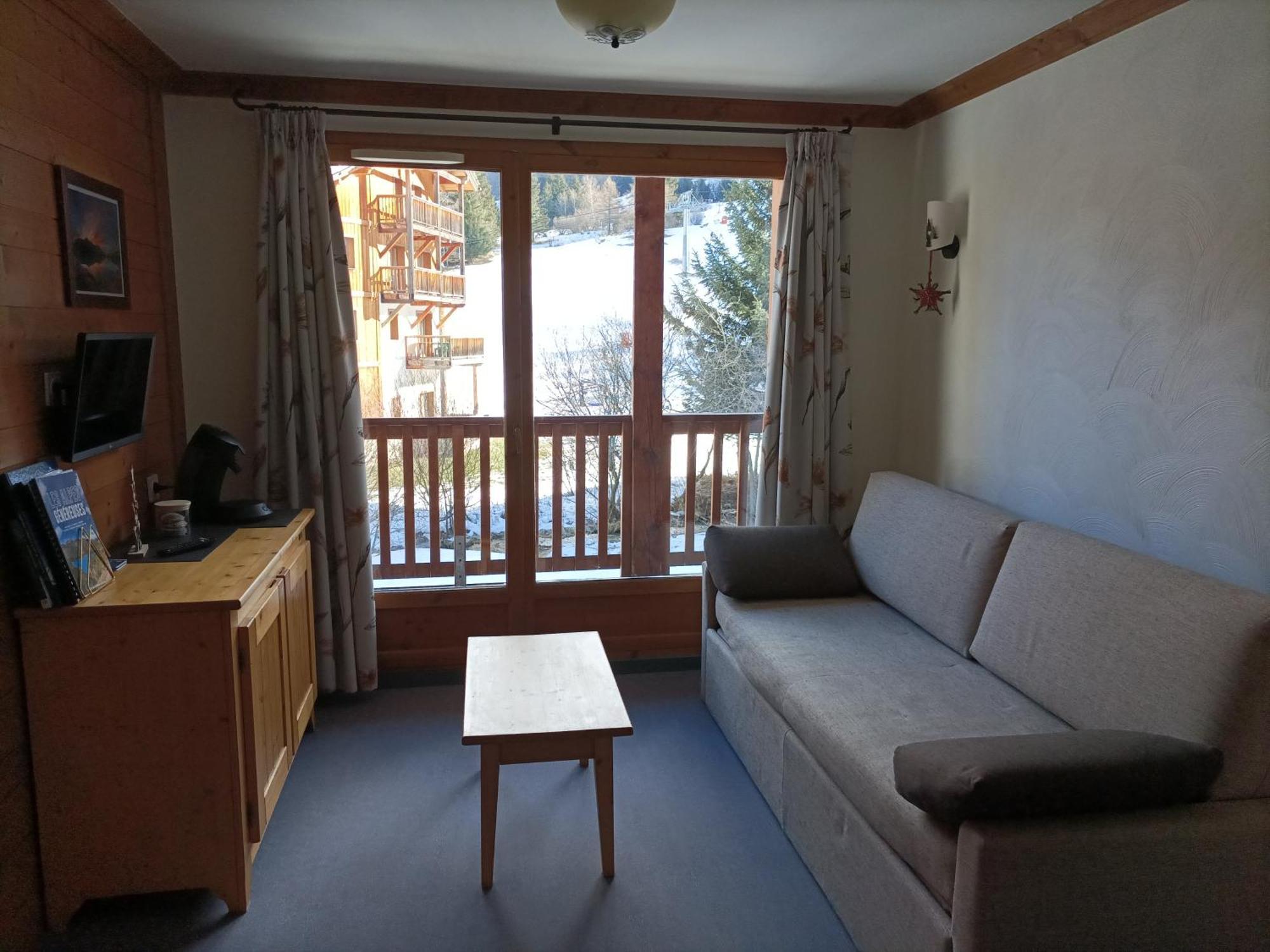 Les Alpages: Alpine Retreat With Pool & Wellness Apartment